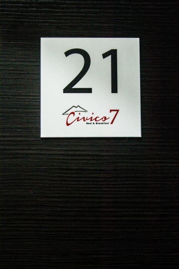 Civico 7 Bed & Breakfast เนเปิลส์ ภายนอก รูปภาพ